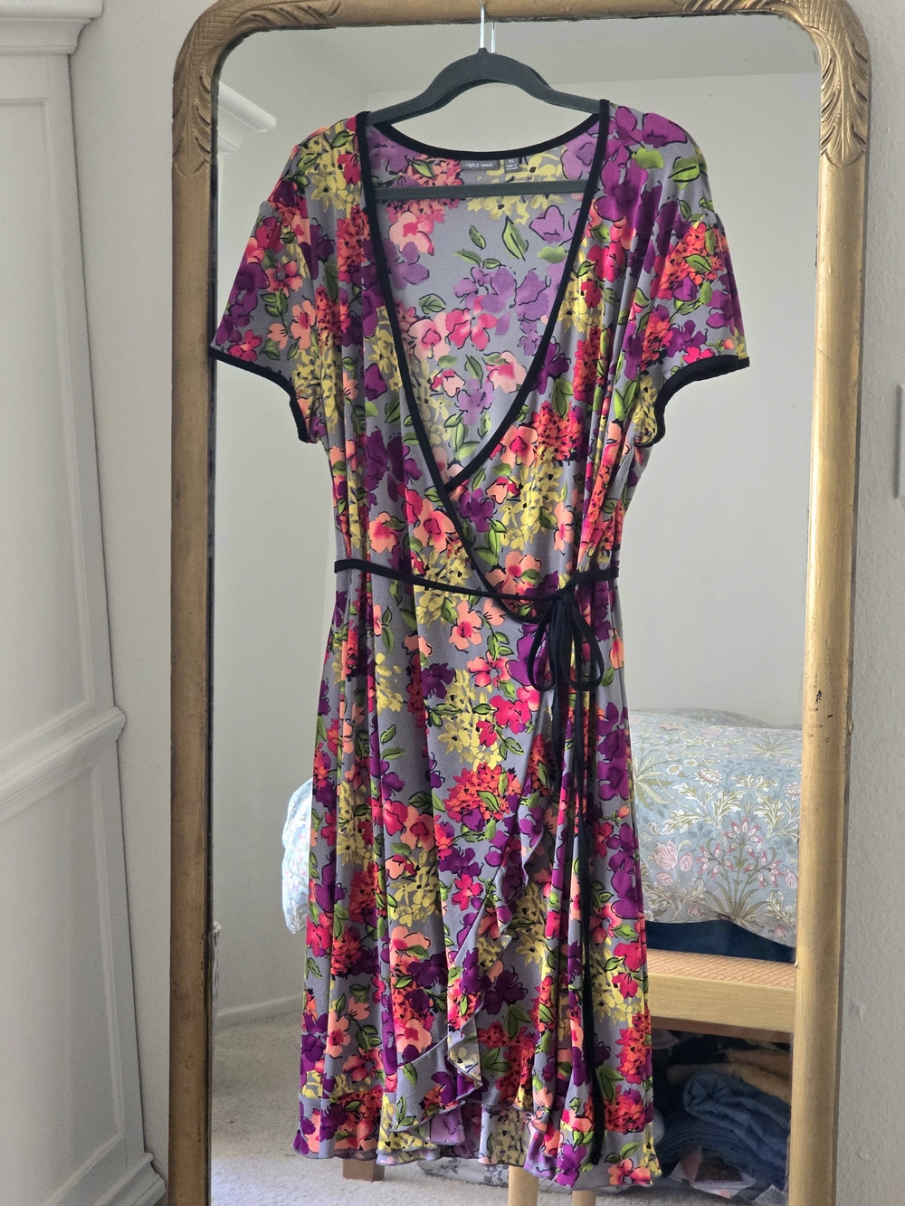 Beautiful Floral Wrap Dress – XL 🌸
